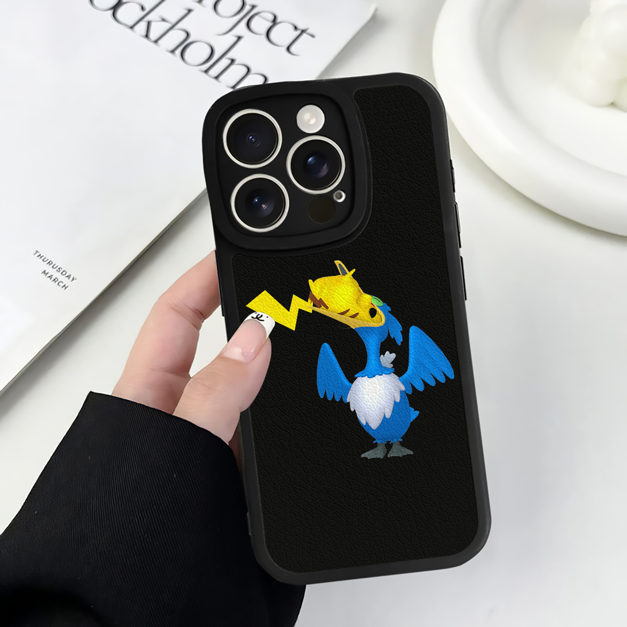 （画像用） ポケットモンスター Pokémon 【iPhone 16シリーズ対応】シリコンスマホケース（レザー調） 材質：シリコン